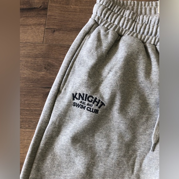 NWT KNIGHT SWIM CLUB SWEAT PANTS IN SIZE SMALL - Picture 4 of 6